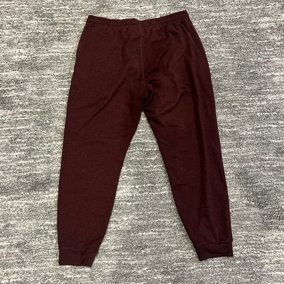 Vuori Women's Set in Ruby Heather - Picture 9 of 12